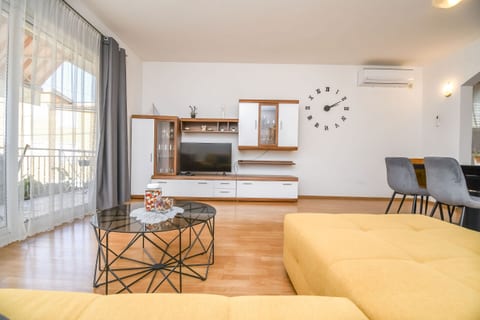 Apartments Smoljić - Unit 377878-13