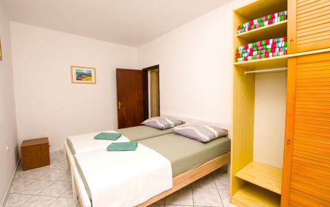 Apartments Josip - Unit 46760-61