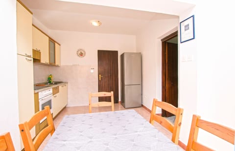 Apartments Josip - Unit 46760-61