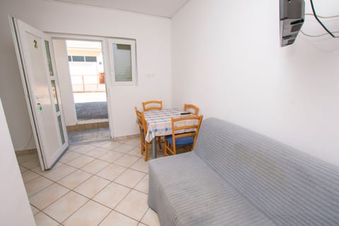 Apartments Josip - Unit 46761-61