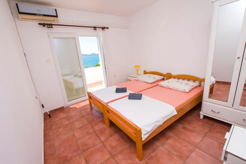 Apartments Josip - Unit 46761-61