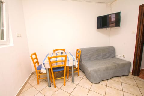 Apartments Josip - Unit 46761-61
