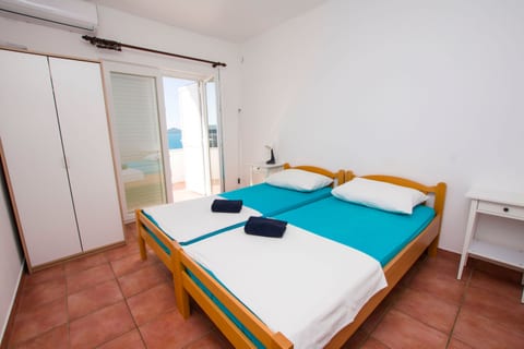 Apartments Josip - Unit 46762-61