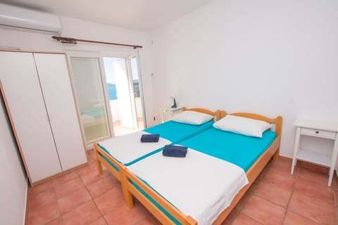 Apartments Josip - Unit 46762-61