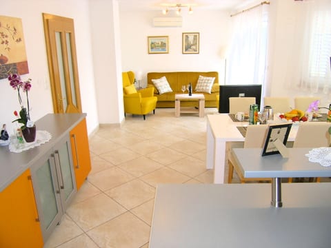 Apartments Jan - Unit 47099-61