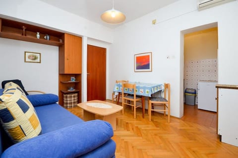 Apartment and Rooms Biserka - Unit 47353-61