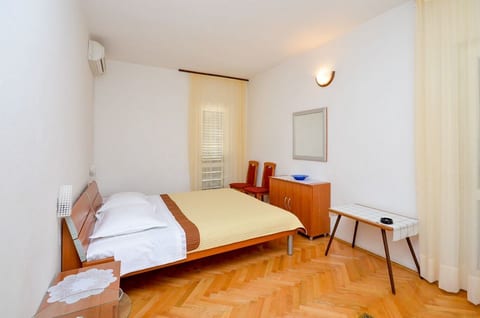 Apartment and Rooms Biserka - Unit 47354-61