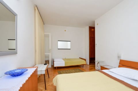 Apartment and Rooms Biserka - Unit 47354-61
