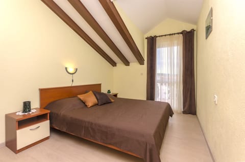 Apartments Toni - Unit 48055-61