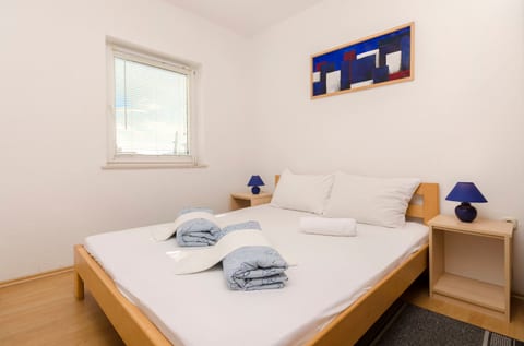 Apartments and Rooms Mladen - Unit 48175-61