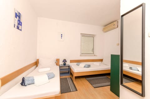 Apartments and Rooms Mladen - Unit 48178-61