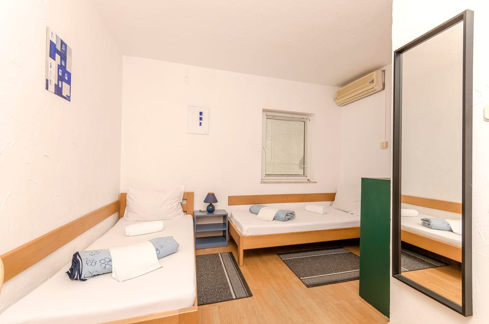 Apartments and Rooms Mladen - Unit 48178-61