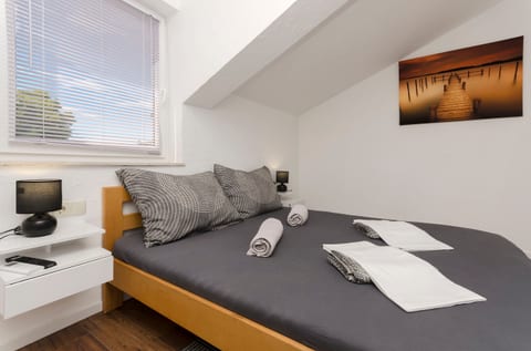 Apartments and Rooms Mladen - Unit 375946-13