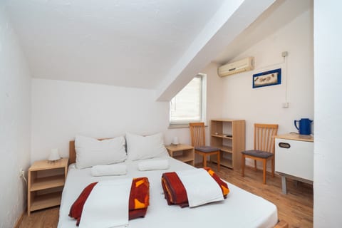 Apartments and Rooms Mladen - Unit 375947-13