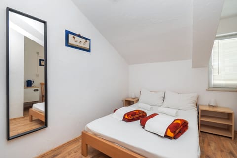 Apartments and Rooms Mladen - Unit 375947-13
