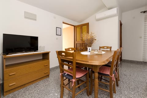 Apartments Miljenka - Unit 48433-61