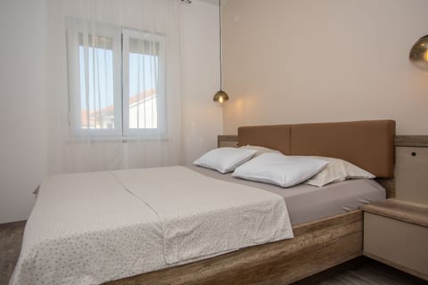 Apartments Josip - Unit 48555-61