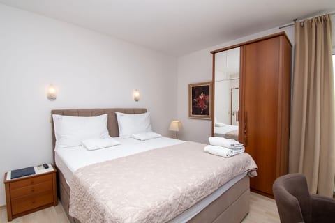 Apartment and Rooms Ana - Unit 49093-61