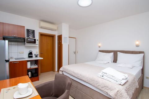 Apartment and Rooms Ana - Unit 49093-61