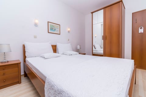 Apartment and Rooms Ana - Unit 49095-61