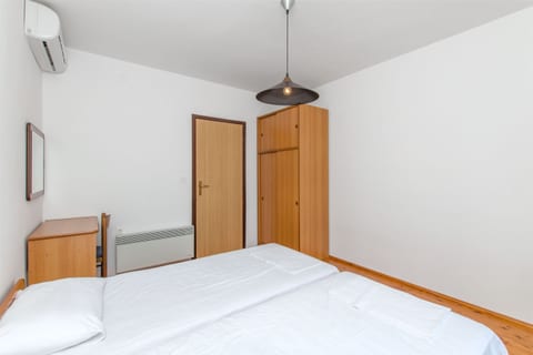 Apartments Spomenka - Unit 50562-61