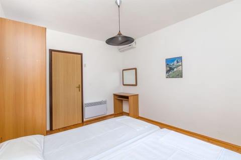 Apartments Spomenka - Unit 50563-61