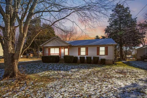 Charming Clarksville TN Home with free parking.