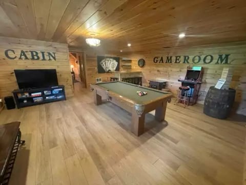 Overlook Ridge-Mtn View-Fire Pit-Hot Tub-Pool Tabl