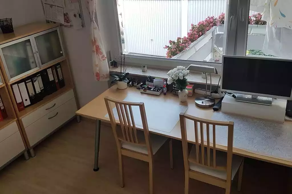 Large desk in study - Superschicke Wohnung in Märchenstadt - Heidelberg