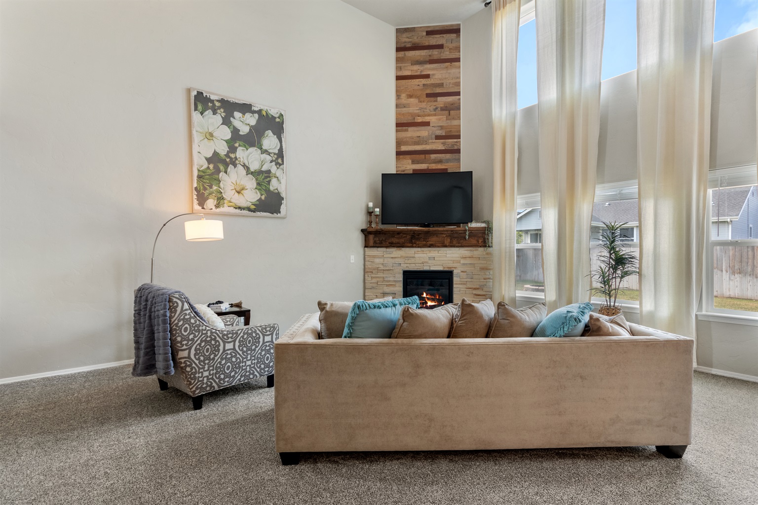 extravagant-family-get-away-in-large-5-bedroom-private-home/