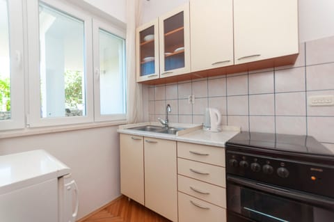 Apartments and Rooms Nikola - Unit 56085-61