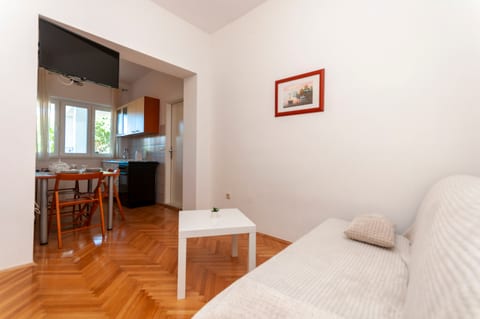 Apartments and Rooms Nikola - Unit 56085-61