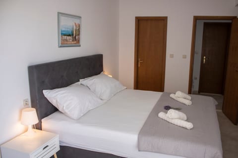 Apartments and Rooms Nikola - Unit 56089-61