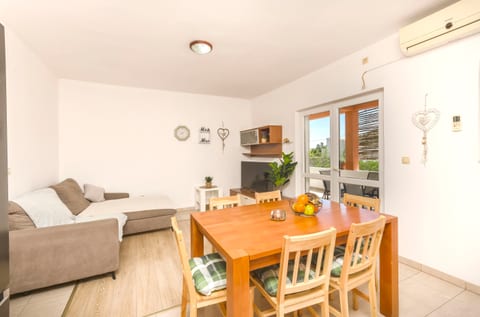 Apartments Sanja - Unit 56170-61