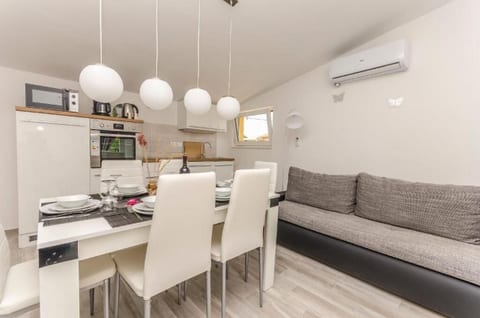 Apartment Tarle - Unit 57289-15