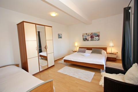 Apartments Mara - Unit 150705-15