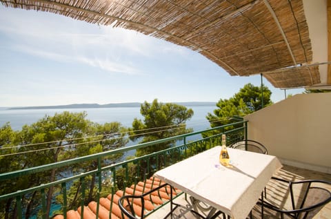 Apartments Mira Beachfront Bliss - Unit 151011-15