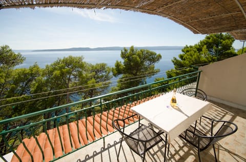 Apartments Mira Beachfront Bliss - Unit 151011-15