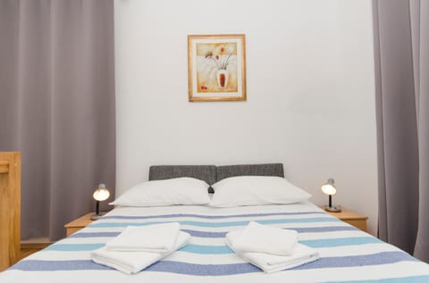 Apartments Mira Beachfront Bliss - Unit 151012-15