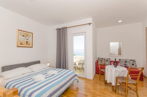 Apartments Mira Beachfront Bliss - Unit 151012-15
