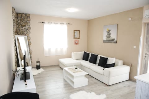 Apartment Tina - Unit 151350-15