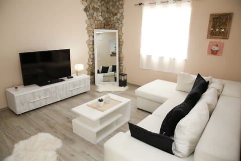 Apartment Tina - Unit 151350-15