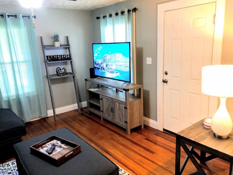 Living Room + Smart TV