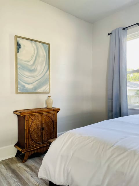 The Chic Shack / Centrally Located 2BR/1BA Home