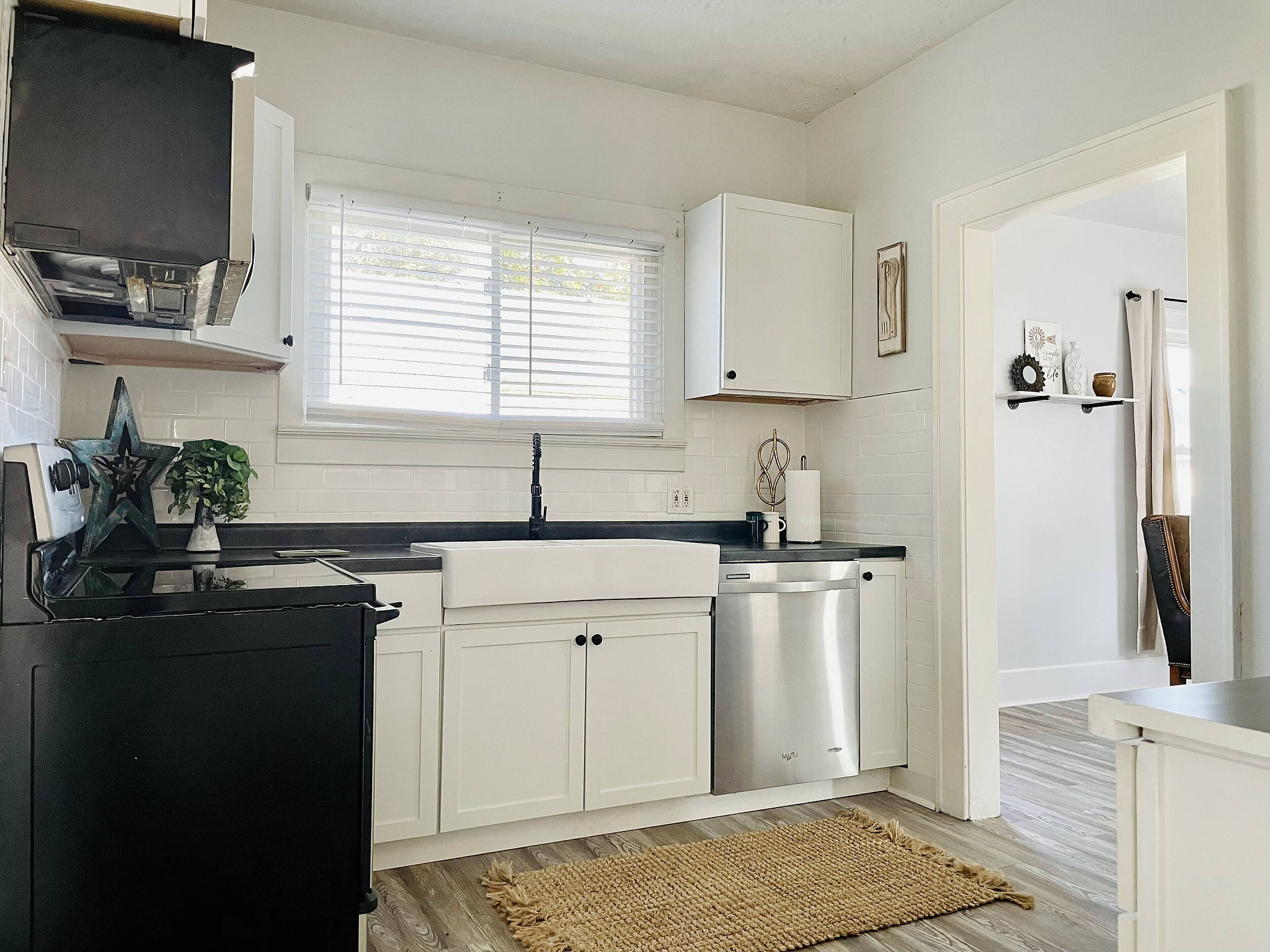 The Chic Shack / Centrally Located 2BR/1BA Home