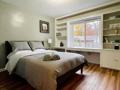 Modern, Spacious, and Clean 2 Bedroom Townhome
