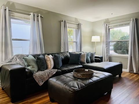 Modern, Spacious, and Clean 2 Bedroom Townhome