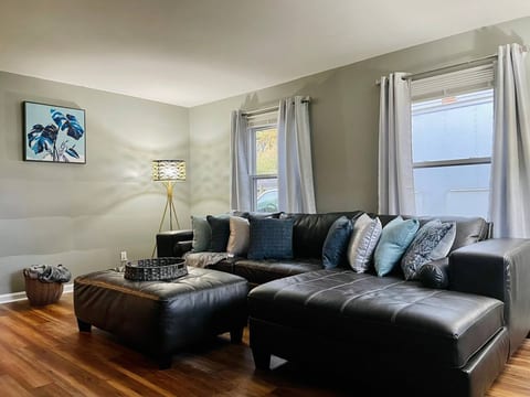 Modern, Spacious, and Clean 2 Bedroom Townhome