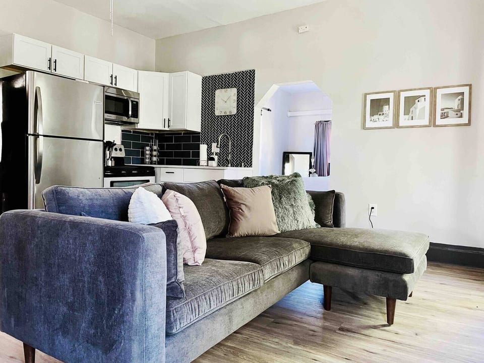 Suite Home Indiana #3 |KING 1BD/1BA Apartment - Evansville