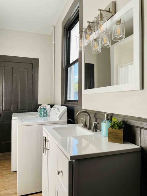 Suite Home Indiana #4 |QUEEN Cozy Studio Apartment